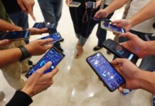 Lonjakan Trafik Saat Lebaran, Jaringan Telkomsel di Bogor Raya dan Sekitarnya Tetap Stabil Tanpa Gangguan Berarti Telkomsel Regional Eastern Jabotabek melakukan pengecekan jaringan selama periode RAFI 2026 dan berhasil mencatat payload puncak trafik data mencapai 3.88 petabyte, +4.91% dibanding hari normal dan +3.88% dibanding RAFI 2025. Foto: Corcomm Telkomsel