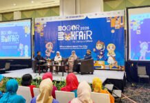 Batik Naik Panggung, Angklung Ikut Bicara: Cara Sri Ratna Hangatkan Bogor Book Fair 2026 Sri Ratna Handayani tampil dalam talkshow dan pertunjukan angklung di Bogor Book Fair 2026. Foto: Harnas.id