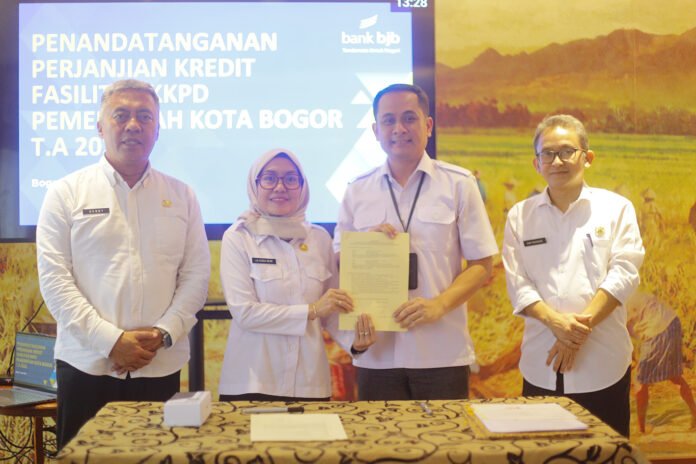 Penandatanganan perjanjian fasilitas KKPD antara Pemkot Bogor dan Bank BJB. Foto: Pemkot Bogor
