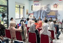 Halal Bihalal PWI Bogor–Tirta Pakuan, Direksi Baru Diperkenalkan di Momen Silaturahmi Suasana halal bihalal PWI Kota Bogor bersama direksi Perumda Tirta Pakuan. Foto: PWI