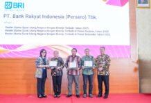 BRI Borong 3 Penghargaan Kemenkeu, Perannya di Pasar SBN Makin Disorot Penyerahan penghargaan Dealer Utama Kinerja Terbaik 2025 kepada perwakilan BRI di Kementerian Keuangan. Foto: Dok. BRI