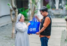 Paskah 2026 Jadi Momen Berbagi, BRI Peduli Salurkan 10.050 Paket Sembako ke Umat Nasrani Penyaluran bantuan sembako BRI Peduli kepada anak panti asuhan di Jakarta. Foto: Humas BRI