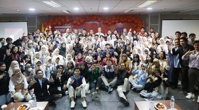 Wali Kota Bogor, Dedie A. Rachim, berfoto bersama peserta kegiatan Genovate 2026 di Kota Bogor. Foto: Pemkot Bogor Wali Kota Bogor, Dedie A. Rachim, berfoto bersama peserta kegiatan Genovate 2026 di Kota Bogor. Foto: Pemkot Bogor