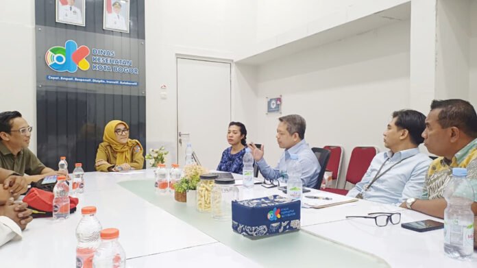 Mediasi di Dinas Kesehatan Kota Bogor menuntaskan polemik dugaan penolakan ambulans PWI. Foto: PWI