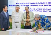 Bogor Bidik Sampah Jadi Listrik, Pemkot Dorong Skema Regional Penandatanganan kesepakatan pembangunan pengolahan sampah menjadi energi listrik (PSEL) oleh Wali Kota Bogor Dedie A. Rachim. Foto: Pemkot Bogor