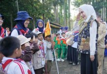 Gebyar Prasiaga PAUD 2026 di Bogor Ajak Anak Aktif Belajar Tanpa Ketergantungan Gadget Yantie Rachim menyapa peserta anak-anak dalam kegiatan Gebyar Prasiaga PAUD Kota Bogor. Foto: Pemkot Bogor
