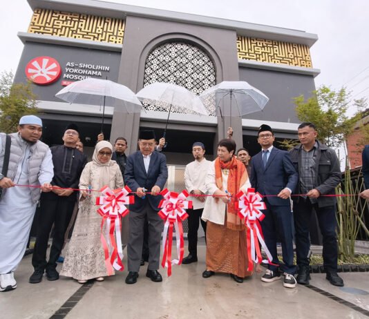 Resmikan Masjid di Yokohama, Jusuf Kalla Ingatkan Peran Masjid Tak Sekadar Tempat Ibadah Jusuf Kalla saat meresmikan Masjid As Sholihin di Yokohama Jepang. Foto: Harnas.id