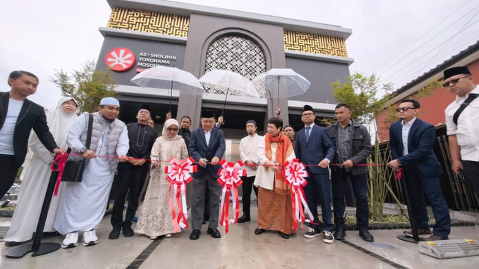 Jusuf Kalla saat meresmikan Masjid As Sholihin di Yokohama Jepang. Foto: Harnas.id Jusuf Kalla saat meresmikan Masjid As Sholihin di Yokohama Jepang. Foto: Harnas.id