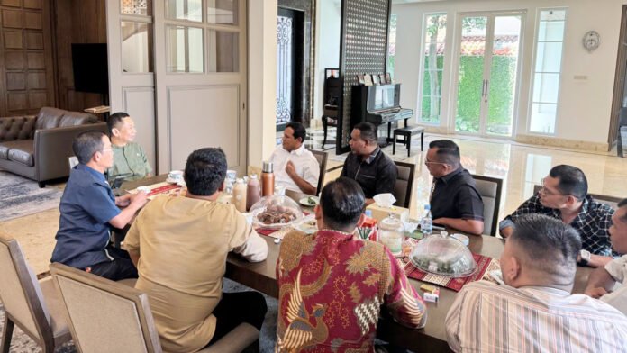 Pertemuan tokoh masyarakat Aceh membahas perkembangan kasus pengeroyokan Haji Faisal Amsco. Foto: Harnas.id