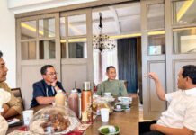 Aksi Damai Masyarakat Aceh Batal, Wagub Minta Kasus Pengeroyokan Diusut Tuntas Pertemuan Wagub Aceh dengan perwakilan masyarakat terkait kasus pengeroyokan. Foto: Polri