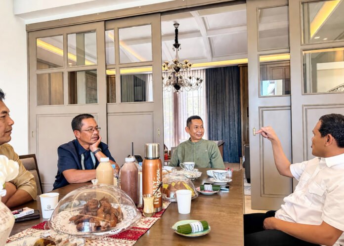 Pertemuan Wagub Aceh dengan perwakilan masyarakat terkait kasus pengeroyokan. Foto: Polri Pertemuan Wagub Aceh dengan perwakilan masyarakat terkait kasus pengeroyokan. Foto: Polri