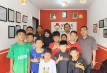 Jumat Berkah BRI Gatot Subroto, 100 Nasi Boks Disalurkan ke Panti Asuhan Program Jumat Berkah oleh BRI BO Gatot Subroto kepada panti asuhan (Dok. BRI)