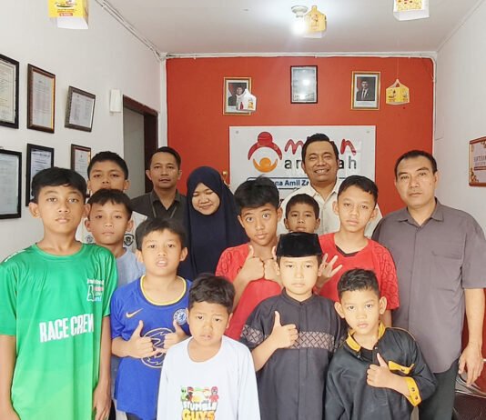 Jumat Berkah BRI Gatot Subroto, 100 Nasi Boks Disalurkan ke Panti Asuhan Program Jumat Berkah oleh BRI BO Gatot Subroto kepada panti asuhan (Dok. BRI)