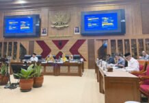 PTN Jangan Terlalu Rakus Mahasiswa, Ekosistem Kampus Dinilai Mulai Goyang Rapat Komisi X DPR RI membahas kebijakan pendidikan tinggi nasional. Foto: Harnas.id