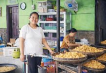 Bisa Dorong Ekonomi Keluarga, Nia Anggraini dan Usaha Tahu yang Tumbuh Bersama PNM Mekaar dan BRI Produksi tahu rumahan yang dikelola pelaku UMKM di Kartasura. Foto: Humas BRI