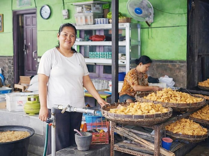 Produksi tahu rumahan yang dikelola pelaku UMKM di Kartasura. Foto: Humas BRI