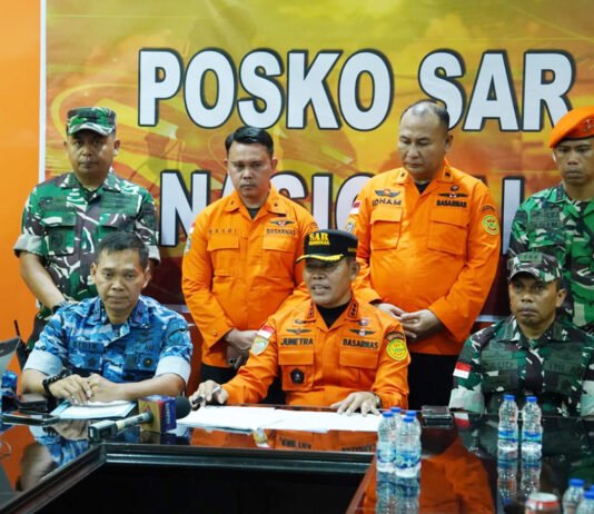 Hilang Kontak di Sekadau, 209 Prajurit TNI Dikerahkan Cari Helikopter Airbus H130 PK-CFX Paparan operasi pencarian helikopter Airbus H130 PK-CFX oleh jajaran TNI bersama tim SAR gabungan di Sekadau, Kalimantan Barat. Foto: Pendam XII/Tpr