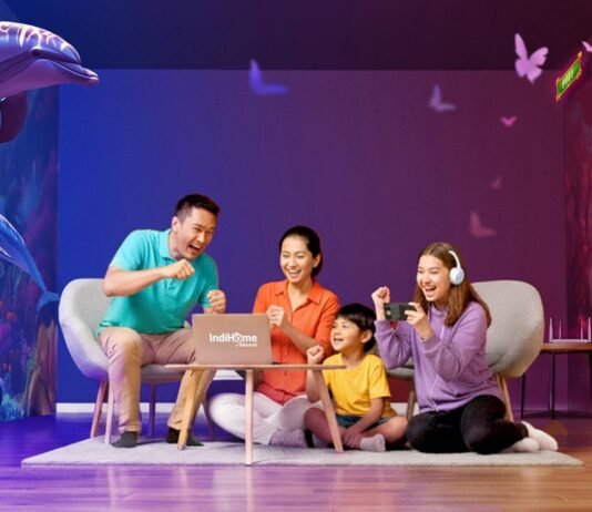 WFH Makin Hemat, Telkomsel Hadirkan Promo Internet Spesial di Jabotabek dan Jawa Barat Ilustrasi pelanggan menggunakan layanan Telkomsel untuk bekerja dari rumah dengan koneksi stabil melalui SIMPATI, Orbit, dan IndiHome. Foto: Harnas.id