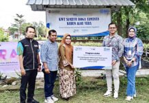 Perempuan Sleman Berdaya Lewat Budidaya Lidah Buaya, KWT Sumber Boga Tamanan Tumbuh dengan Dukungan BRI Aktivitas anggota KWT Sumber Boga Tamanan mengolah lidah buaya menjadi produk bernilai jual. Foto: Humas BRI