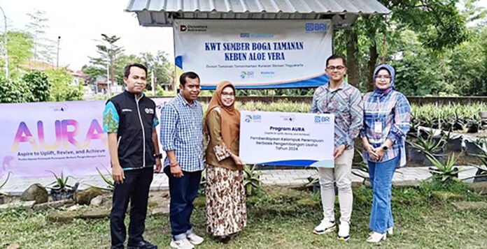 Aktivitas anggota KWT Sumber Boga Tamanan mengolah lidah buaya menjadi produk bernilai jual. Foto: Humas BRI