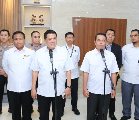 Satgas Haji Ilegal Dibentuk, Polri dan Kementerian Haji Mulai Sisir Modus Lama Konferensi pers pembentukan Satgas penanganan haji dan umrah ilegal di Bareskrim Polri. Foto: Polri