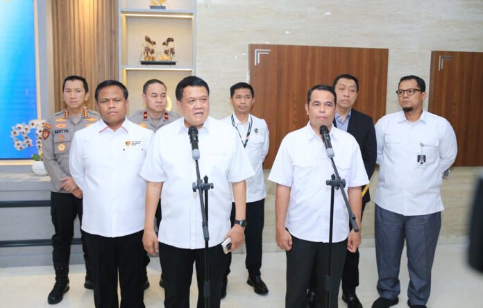 Konferensi pers pembentukan Satgas penanganan haji dan umrah ilegal di Bareskrim Polri. Foto: Polri