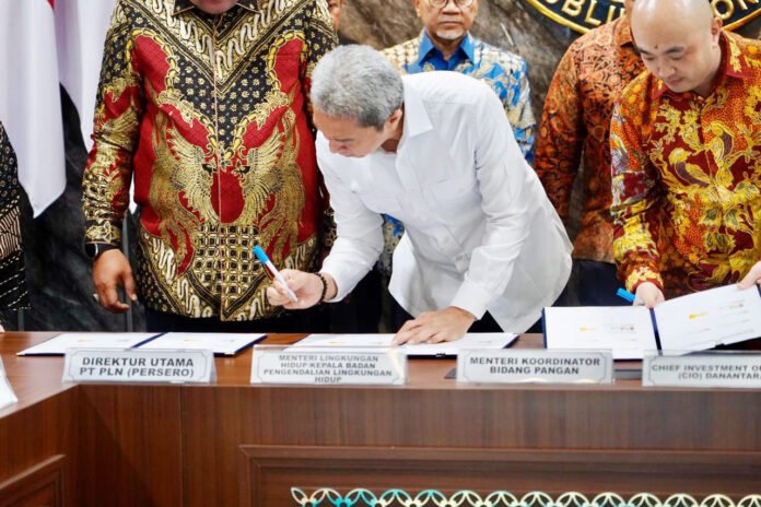 Penandatanganan kerja sama proyek PSEL Bogor Raya di Jakarta. Foto: Istimewa