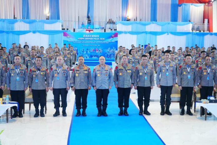 Wakapolri memberikan arahan dalam Rakernis Korbrimob Polri 2026 di Depok. Foto: Polri