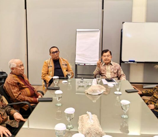 Isu Ceramah JK Ramai, Tokoh Lintas Iman Ingatkan Agama Bukan Alat Konflik Pertemuan tokoh lintas agama di kediaman Jusuf Kalla di Jakarta Selatan. Foto: Harnas.id