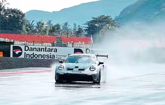 Sean Gelael bersiap tampil di ajang GT World Challenge Asia di Mandalika. Foto: MGPA