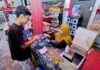 Jaringan BRILink Agen Mekaar Tembus 426 Ribu, Cara BRI Masuk hingga Level Komunitas Aktivitas layanan keuangan melalui BRILink Agen Mekaar di tingkat komunitas. Foto: Humas BRI