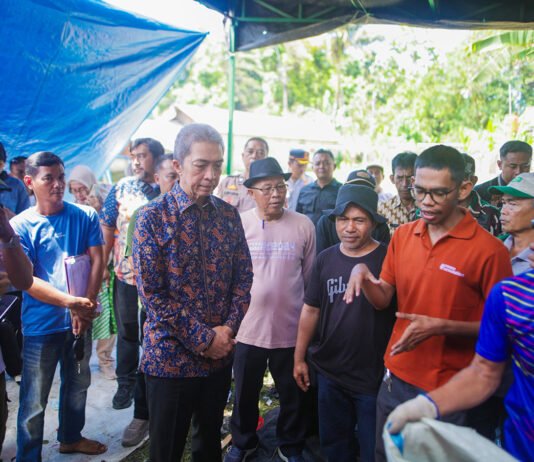 Dedie Rachim Turun ke RW Situgede, Sampah Dipilah, Target TPA Ditekan Wali Kota Bogor meninjau program pemilahan sampah di RW 10 Situgede. Foto: Pemkot Bogor