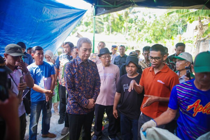 Wali Kota Bogor meninjau program pemilahan sampah di RW 10 Situgede. Foto: Pemkot Bogor