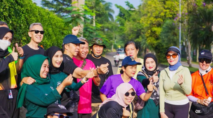 Wali Kota Bogor Ikut Lari 4,2 Km, Sinyal Hidup Sehat Kian Didorong Wali Kota Bogor Ikuti Warming Up Fun Walk and Run di Bogor Lakeside. Foto: Pemkot Bogor