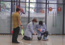 Mobil Kimia “Dodit” dari ITS Curi Panggung di Malaysia, Dua Kategori Diamankan Para anggota Tim Spektronics ITS sedang melakukan persiapan on track untuk mobil Dodit sebelum lomba. Foto: Humas BRI