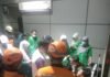 BAZNAS Turunkan Tim Medis dan Ambulans Bantu Evakuasi Korban Kecelakaan Kereta di Bekasi Timur Tim Rumah Sehat BAZNAS bersama petugas gabungan melakukan evakuasi dan memberikan pertolongan pertama kepada korban kecelakaan kereta di Stasiun Bekasi Timur. Foto: Harnas.id/ BAZNAS