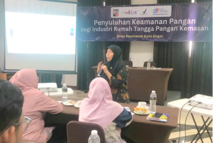 Paparan Kepala Dinas Kesehatan Kota Bogor, Erna Nuraena, terkait capaian Pangan Aman 2025. Foto: Pemkot Bogor