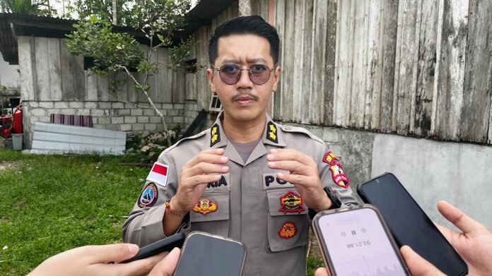 AKBP Andria menyampaikan keterangan terkait dugaan percobaan penembakan di Dekai Yahukimo. Foto: Polri