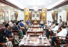 Kasus Haji Ilegal Meningkat Polri Siapkan Penugasan ke Arab Saudi Wakapolri dan Wamen Haji bahas penguatan perlindungan jemaah di Bareskrim Polri. Foto: Polri