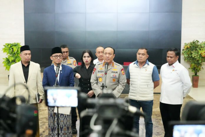 Wakapolri menyampaikan perkembangan penanganan Satgas Haji di Bareskrim Polri. Foto: Polri