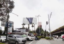 Iklan Horor Bikin Resah, Pemprov DKI Turun Tangan Tertibkan di Ruang Publik Materi iklan yang sedang dicopot dari ruang publik di wilayah DKI Jakarta. Foto: Dinas Kominfotik Pemprov DKI Jakarta