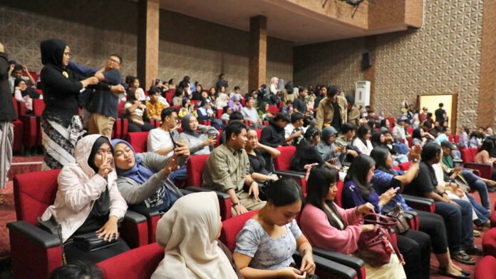 Suasana pementasan Sandiwara Sunda Miss Tjitjih 1928 bertajuk “Tumbal” di Gedung Kesenian Miss Tjitjih, Jakarta Pusat. Foto: Unit Pengelola Gedung Pertunjukan Seni Budaya