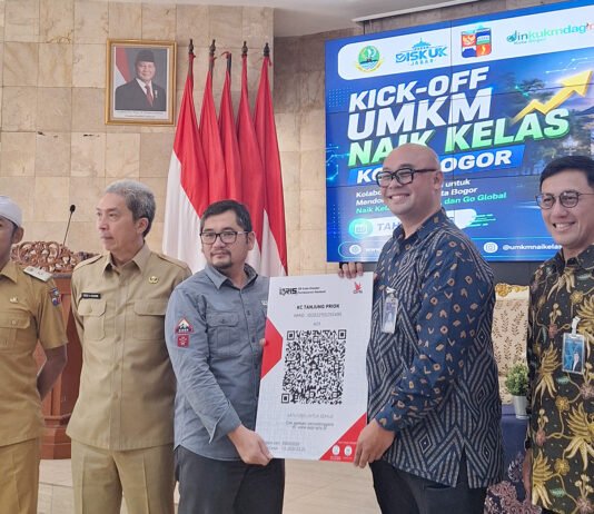 88 UMKM Kota Bogor Masuk Program Naik Kelas, Targetnya Go Digital Sampai Tembus Pasar Global Wali Kota Bogor bersama pelaku usaha saat pembukaan program pendampingan UMKM Naik Kelas 2026 di Kota Bogor. (Dok. Istimewa)