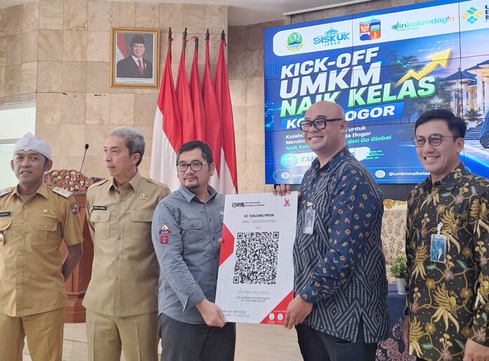 Wali Kota Bogor bersama pelaku usaha saat pembukaan program pendampingan UMKM Naik Kelas 2026 di Kota Bogor. (Dok. Istimewa) Wali Kota Bogor bersama pelaku usaha saat pembukaan program pendampingan UMKM Naik Kelas 2026 di Kota Bogor. (Dok. Istimewa)