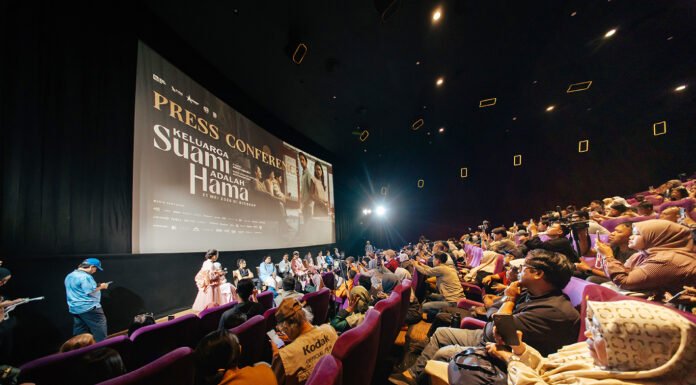 Film Keluarga Suami Adalah Hama, Anggy Umbara: Paling Relate Angkat Drama Menantu vs Mertua Para pemain dan tim produksi film Keluarga Suami Adalah Hama menghadiri acara rilis official trailer dan poster di bioskop Jakarta. Foto: POPLICIST