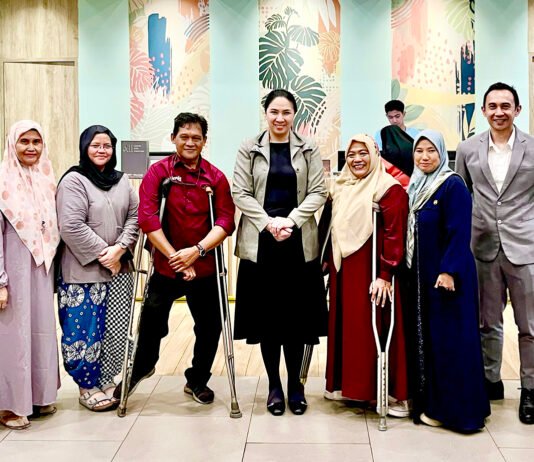 Linen Bekas Hotel Disulap Jadi Produk Bernilai, ibis Styles Pajajaran Bogor Gandeng Komunitas Disabilitas KADITA Kolaborasi ibis Styles Bogor Pajajaran dan KADITA dalam program pengolahan linen bekas hotel untuk pemberdayaan penyandang disabilitas. Foto: ibis Styles Bogor Pajajaran