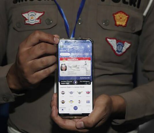 Korlantas Uji Coba SIM Digital, Pemeriksaan Kendaraan Dipastikan Lebih Praktis Fitur SIM digital pada aplikasi Digital Korlantas Polri yang mulai diuji coba di sejumlah wilayah. Foto: Polri