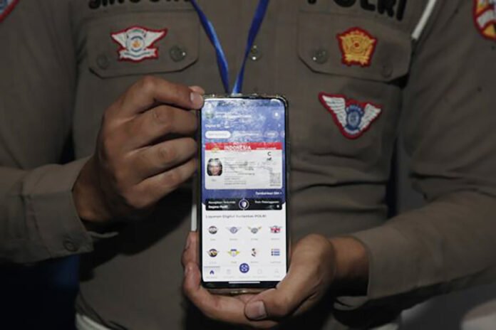 Fitur SIM digital pada aplikasi Digital Korlantas Polri yang mulai diuji coba di sejumlah wilayah. Foto: Polri Fitur SIM digital pada aplikasi Digital Korlantas Polri yang mulai diuji coba di sejumlah wilayah. Foto: Polri
