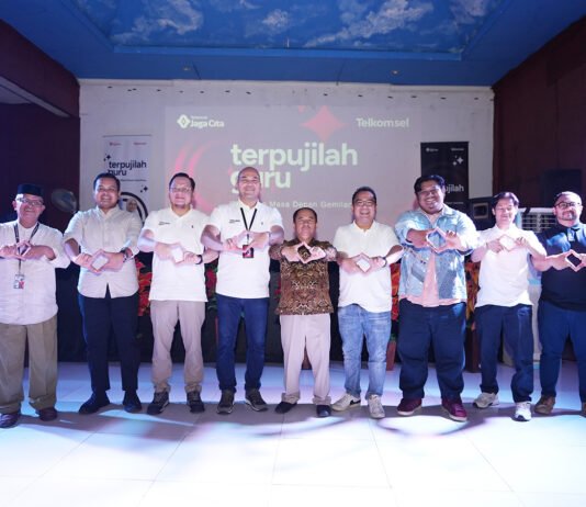 Saat AI Masuk Kelas, Telkomsel Mulai Ajak Guru di Bogor Ikut Adaptasi Peluncuran program Terpujilah GURU oleh Telkomsel di SMK BOASH Kabupaten Bogor. Foto: Telkomsel