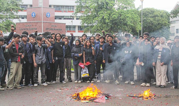 Aktivitas mahasiswa di kawasan Kampus IPB Dramaga di tengah sorotan terkait kenaikan UKT dan kondisi fasilitas kampus. Foto: Istimewa